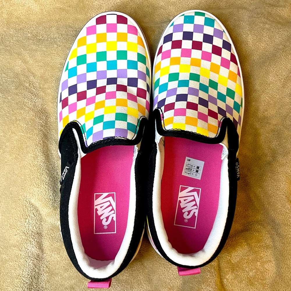 NWT Vans Asher Slip On Sneaker Size 6 Kids